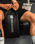 TAPEDESIGN Fussball Shoebag Schwarz im Training als Schuhtasche für Fussballschuhe, Sportschuhe und Sportequipment