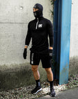 Schwarzes Tapedesign Winterset getragen beim Outdoor-Training