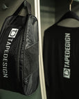 TAPEDESIGN Schuhtasche Schwarz für Fussballschuhe und Sportzubehör als kompakter Shoebag für Training und Matchday