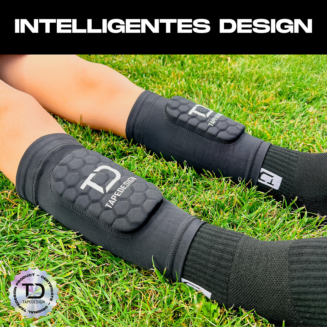 TAPEDESIGN Shinguards Sleeve KIDS mit gepolstertem Schutzpad und bequemem Sitz für Kinder im Fussball