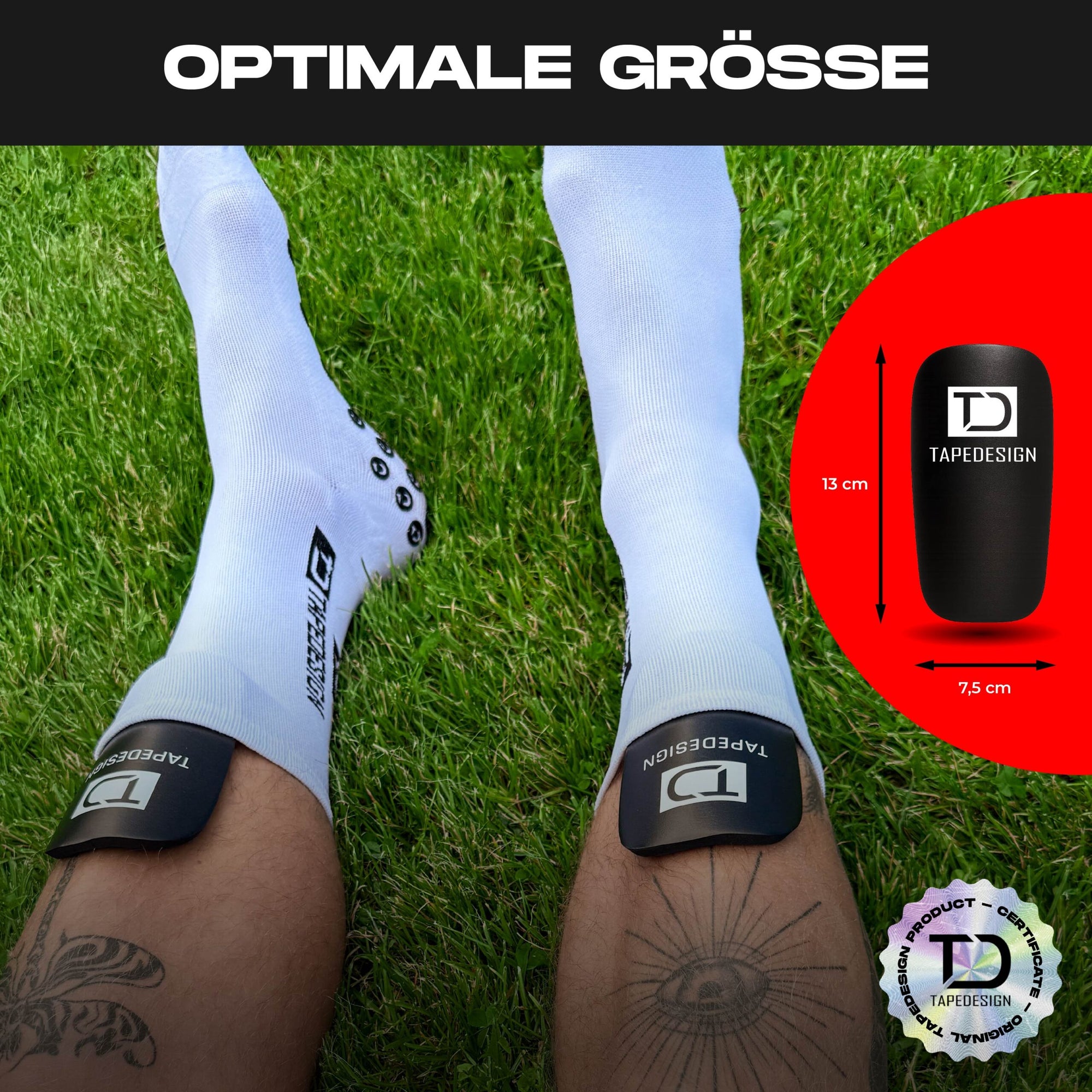 TAPEDESIGN FLEX Mini Schienbeinschoner unter weissen Stutzen getragen