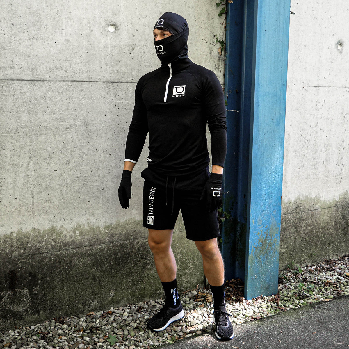 Schwarzes Tapedesign Winterset getragen beim Outdoor-Training